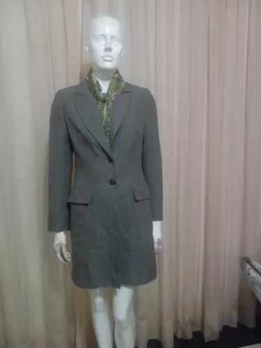 Vendo esse casaco importado forrado tecido macio quentinho.