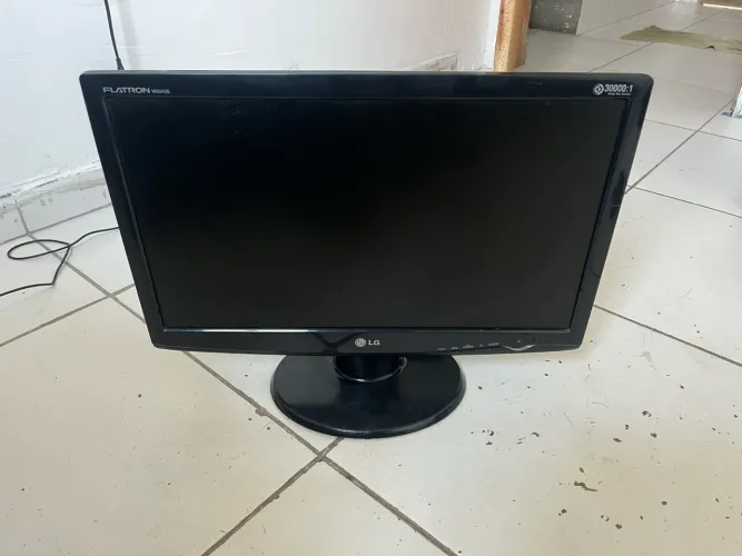 Monitor LG Flatron 20" (Widescreen) - Acompanha Cabos!