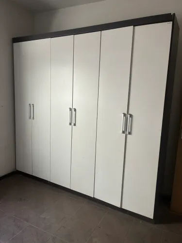 ? Guarda-roupa grande 6 portas - usado