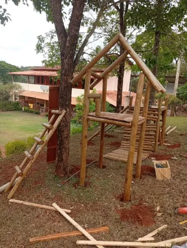 Playground de madeira rústica