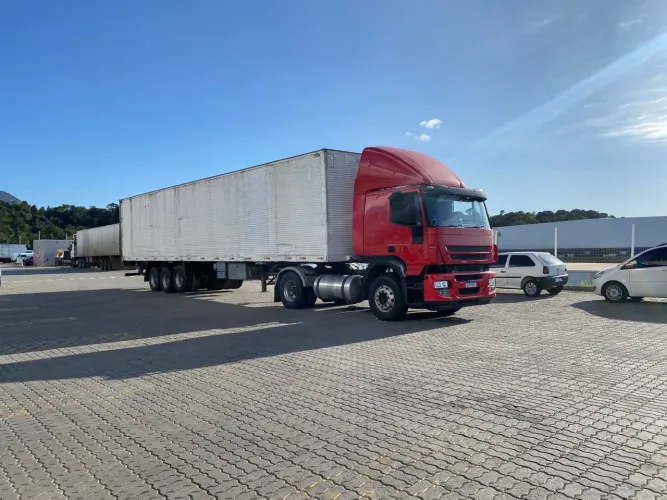 Vendo conjunto completo, cavalo mais carreta 28 paletes