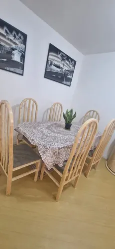 ? Sala de Jantar Completa Marmoreal: Mesa 1,77m + Buffet + 6 Cadeiras
