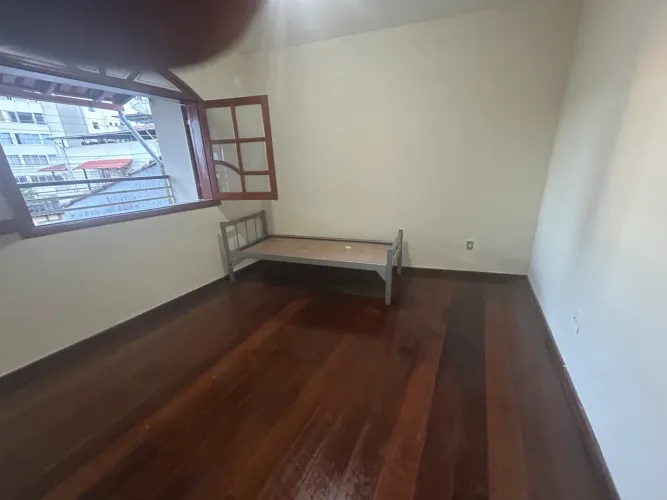 Cama de FERRO TIPO HOSPITALAR MUITO FORTE E NOVA