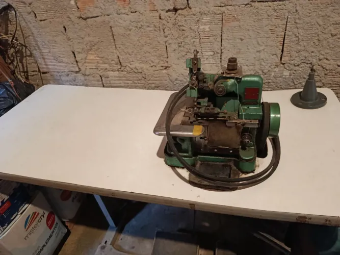 Máquina de costura semi industrial