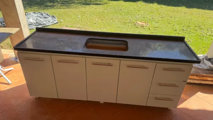 Pia granito e gabinete Venus em aço