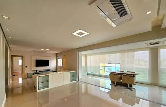 Apto. p/ aluguel c/ 161 m2 c/ amplo living c/ churrasqueira, 3 suítes e dependência de emp