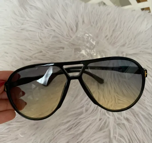 Óculos de Sol Feminino Design Moderno