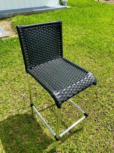 BANQUETA QUADRADA EM ALUMINIO E FIBRA SINTETICA/unidade