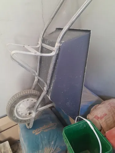 Vendo carrinho de mão
