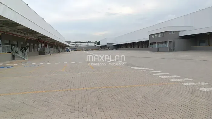 Aluguel de Galpão com 7000 m² - 18 docas - Condomínio Logístico - Pavuna - Rio de Janeiro 