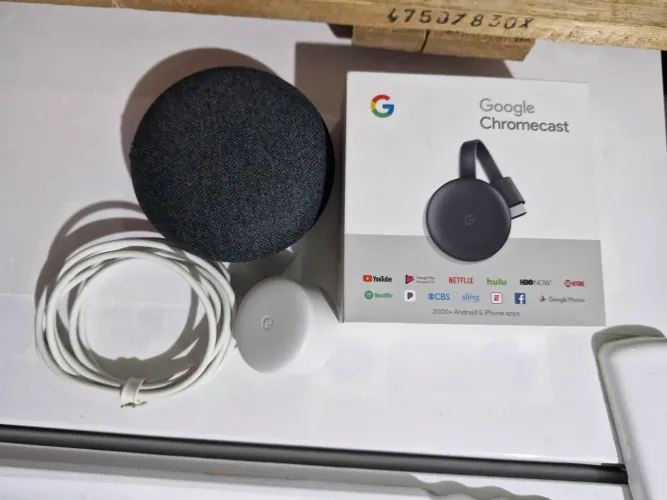 Chrome Cast 3ª geração +G oogle Nest Mini