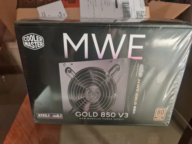 Fonte Cooler Master 850w lacrada.