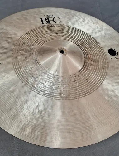 Prato de bateria crash 18 BFC Dry Dark