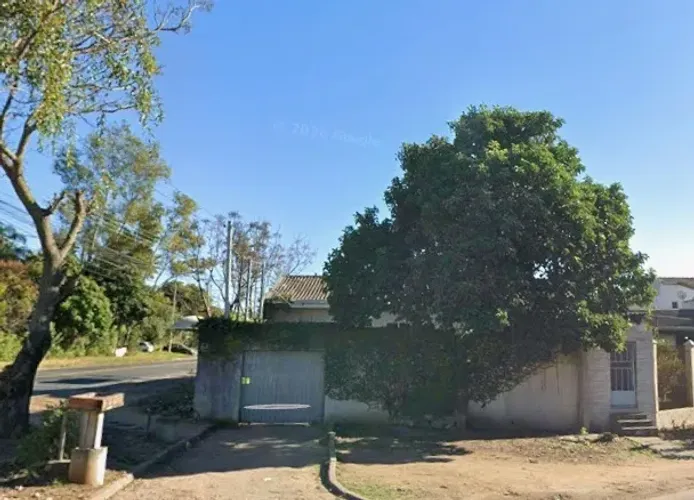 Venda de Imóvel residencial/comercial localizado no CIC, sendo casa de esquina