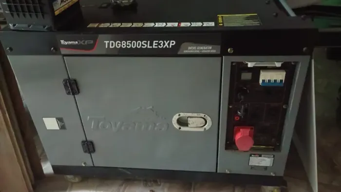 Gerador TOYAMA Cabinado Diesel 7.5 kVA 380V AUTOMATICO - liga sozinho