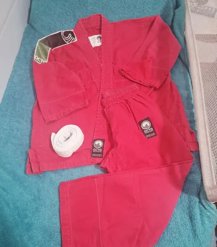 Kimono Rosa da Octo para Jiujitsu/Judô com faixa. tam. M1 (faixa 5/6a - altura 1,10/1,20)