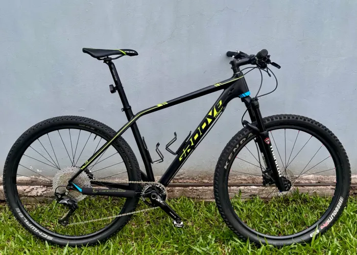 Biki MTB Groove de CARBONO 11V XT
