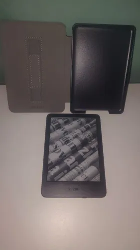 Kindle 11° Geração com capa magnética.