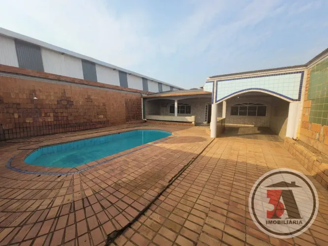 Casa com piscina - Zona Sul