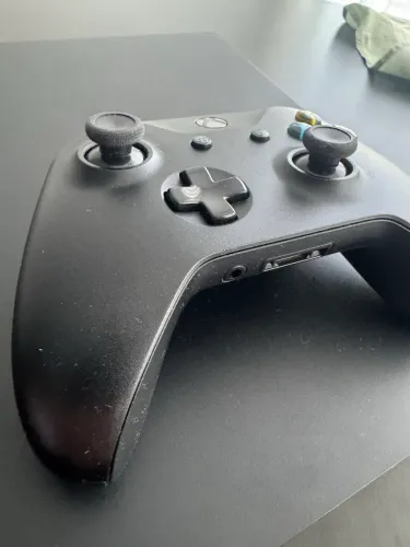 Xbox One X + Controle