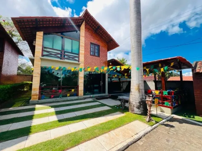 Casa a venda em Gravtá em condominio fechado