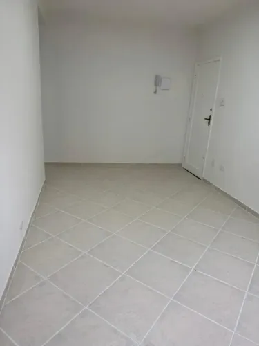Apartamento Reformado com 02 dormitórios no Bairro Macuco em Santos / SP