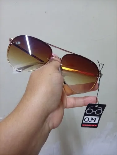 Óculos feminino com proteção uv novo na caixinha