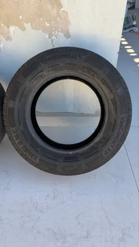 Jogo de Pneus Continental 225/65r16C Meia Vida