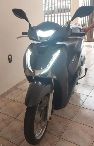 ? Vendo Honda SH 150i (2019) - Impecável e com Baixa KM!