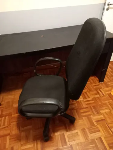 Vende - se mesa e cadeira de escritório 