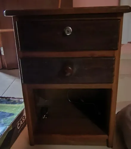Vendo duas banquinhas de madeira angelim <br>Não faço entrega<br>Aceito proposta