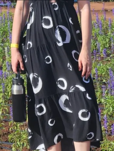 Vestido midi em viscolinho estampado com lastex no tamanho p