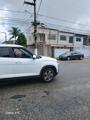 Vendo casa na praia de Atalaia, na AV Poeta Vinicius de Moraes número 814 e 808,