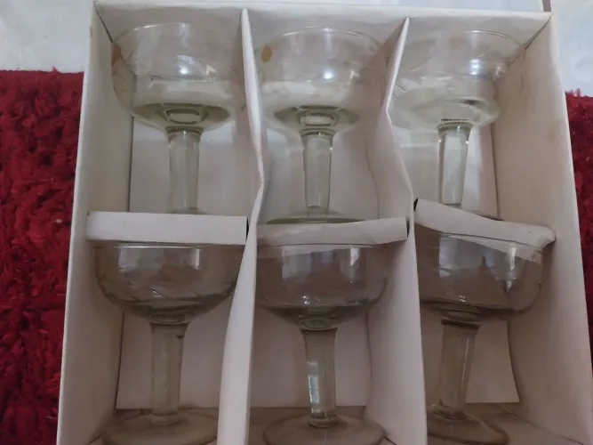 Taças de cristal lapidadas