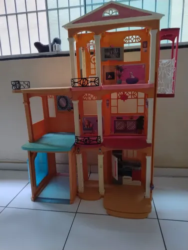 Casa da Barbie grande usada