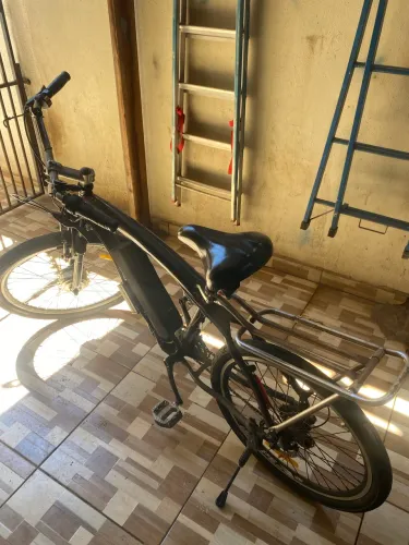 Bicicleta elétrica com marcha