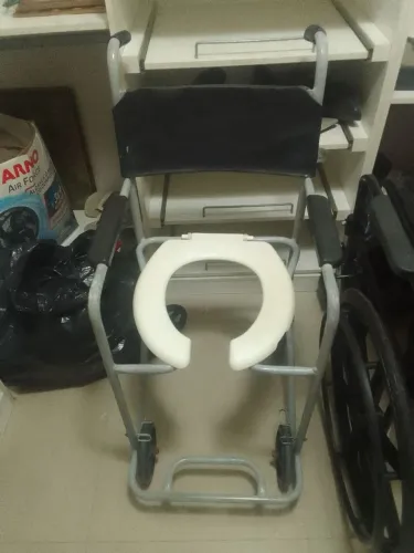 Cadeira de banho e higiênica 