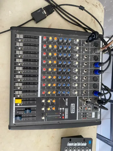 Vendo mesa de som Mark áudio