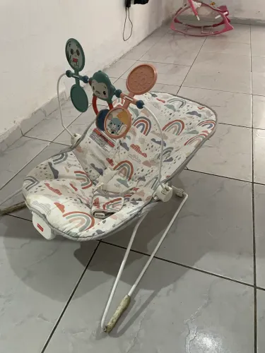 Vendo cadeira de descanso para bebê