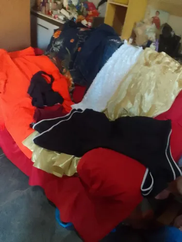 Vestidos, uma jaquetinha e 2 blusinhas