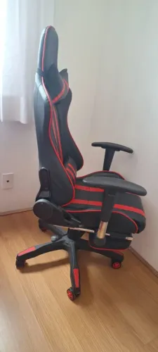 Cadeira Gamer Preta e vermelha Mobly 