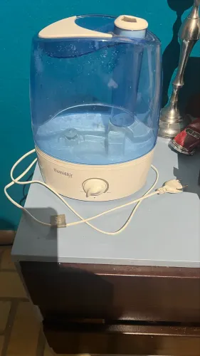 Umidificador de ar bivolt. Em perfeito estado de conservação e uso