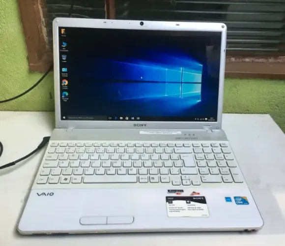 Notebook Sony /Core i3 2.2ghz /8gb Ram /Hd 300gb /Hdmi /Win 10 /Dvd /Tela 15'6\Bluetooth