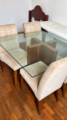 ? MESA DE JANTAR + 4 CADEIRAS ? R$ 500,00