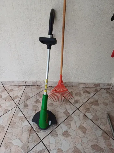 Aparador de Grama Trapp 127v + Rastelo de jardim