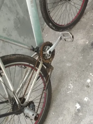 Bicicleta semi nova, boa toda no precinho , não preciso mais dela