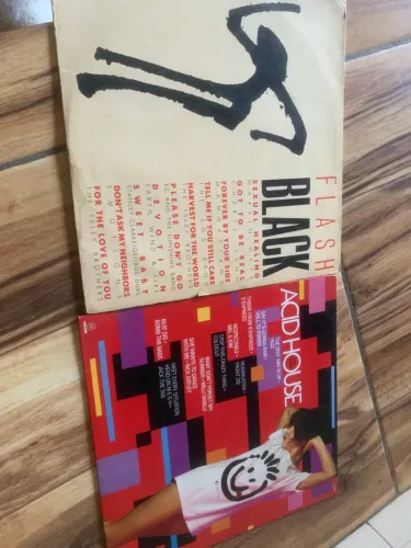 Dois vinis vinil colecionável da coletânea "Flash Black" lançada nos anos 80