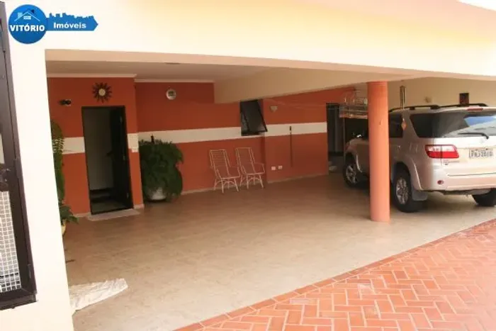 Casa á venda no Centro de São Roque !