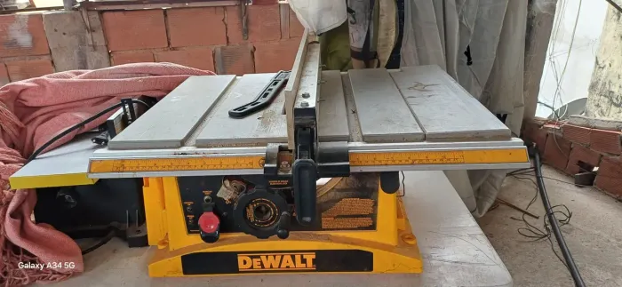 Serra de Mesa DeWalt DWE7470 10? 127V, 1800W, com lâmina Freud. Funcionando.