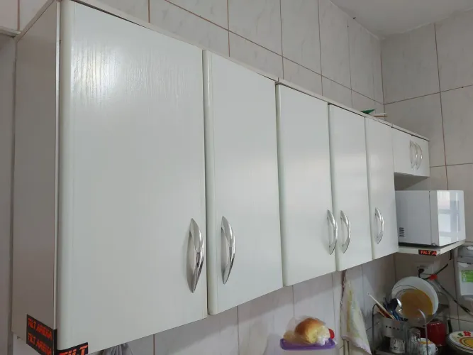 Armário aéreo de cozinha.